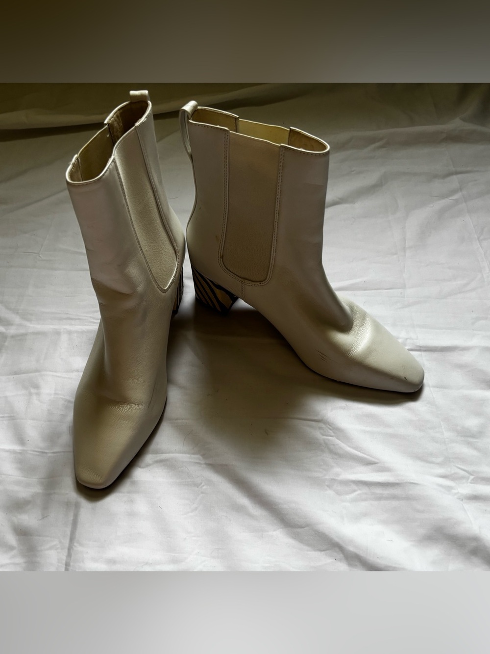 Matisse “Off Duty” Leather and Fur Accent Boots in Warm White Sz 7.5